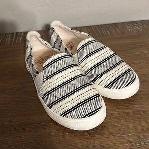 Roxy striped flats